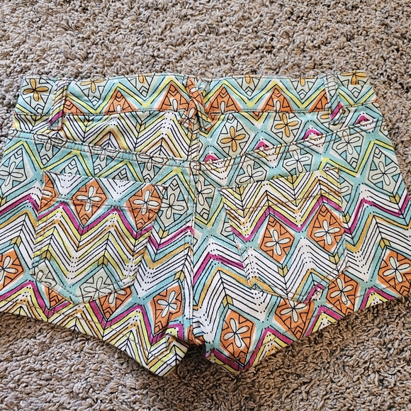 Love Fire Shorts Junior 1 Multicolor Graphic Print 5 Pocket Casual Beach Hippie - Picture 2 of 3